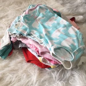 Lot of newborn girl onesies💕(22 pieces total)